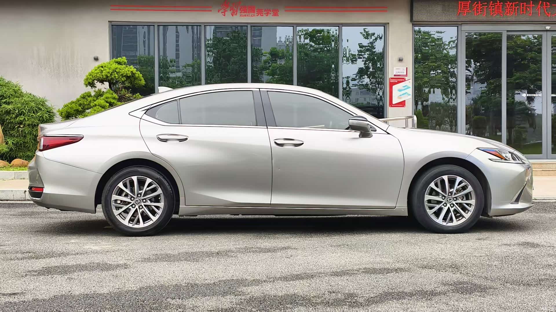 Lexus ES, 2022 4