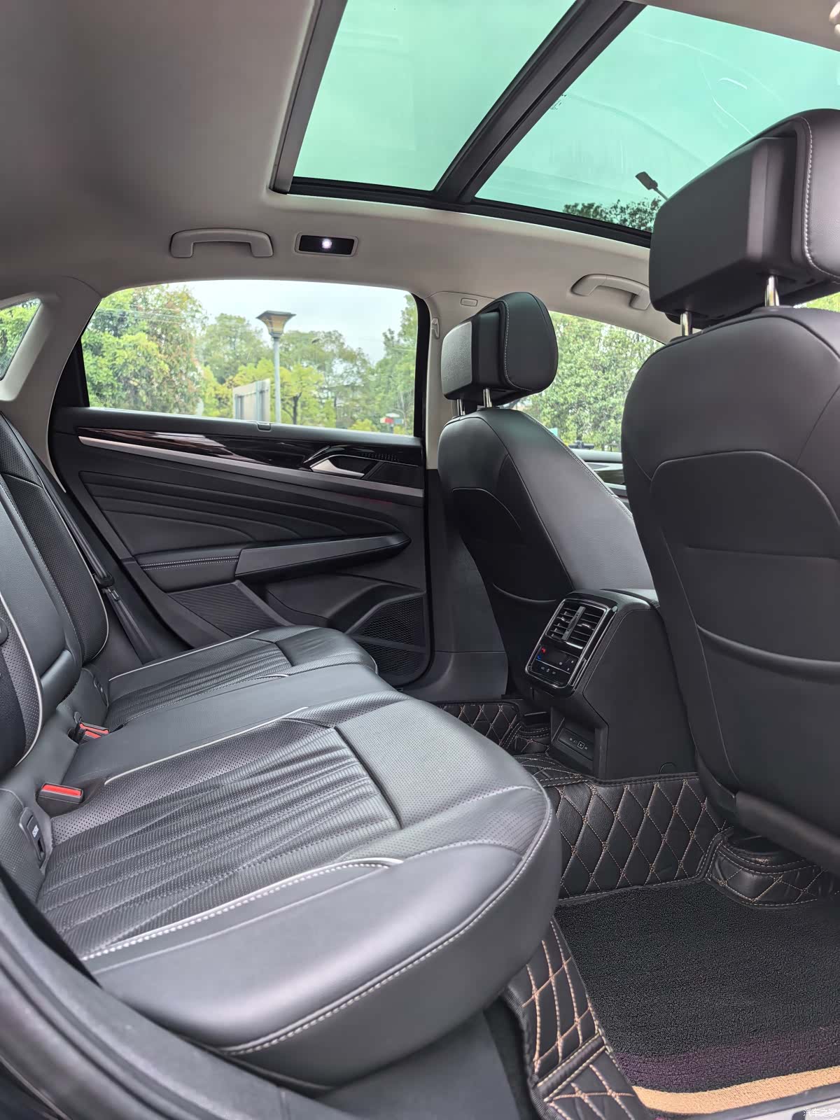 Volkswagen Passat, 2022 13
