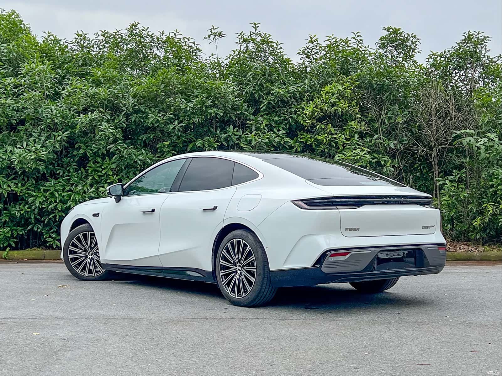 Geely 8, 2025 все фото