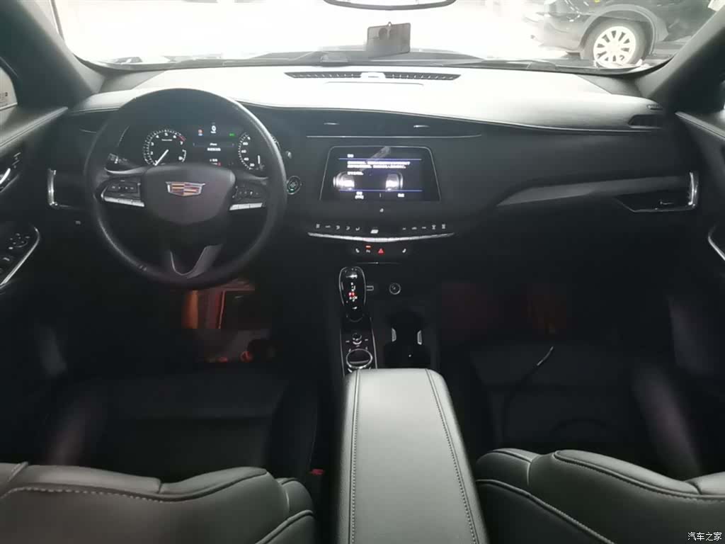 Cadillac XT4, 2020 10
