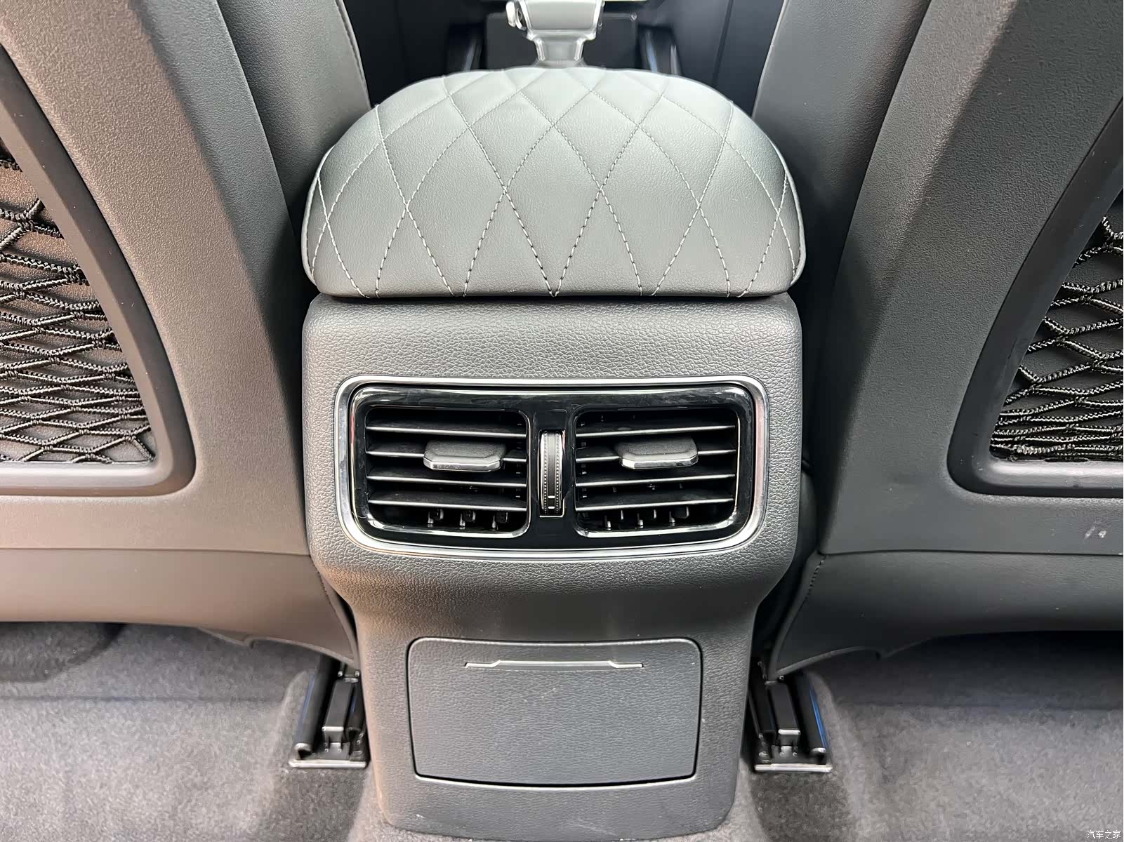 Hongqi HS5, 2023 19