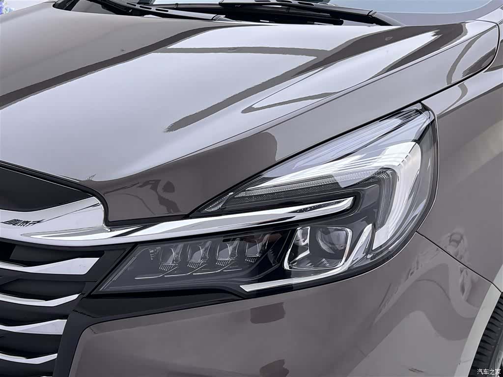 Buick GL8, 2025 9