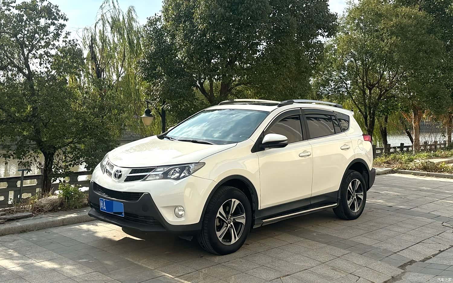 Toyota RAV4, 2015 1