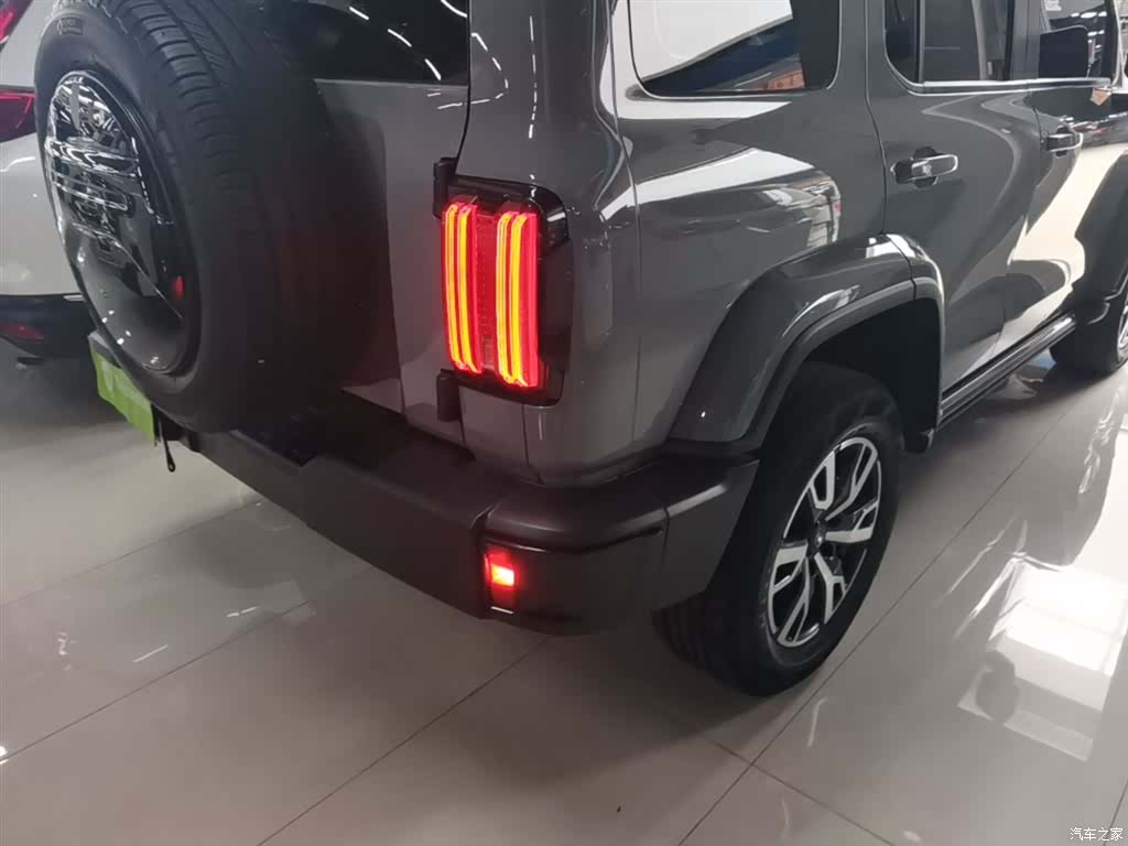 Tank 300, 2022 8