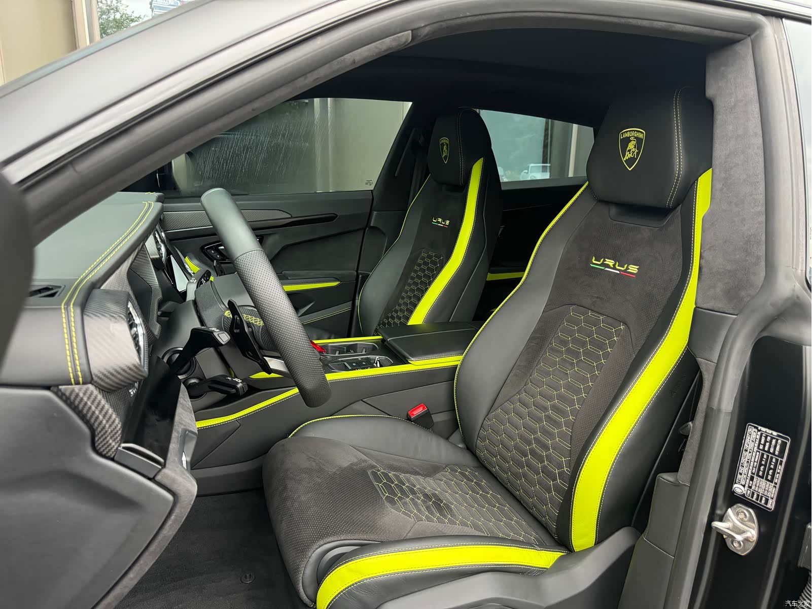 Lamborghini Urus, 2022 15