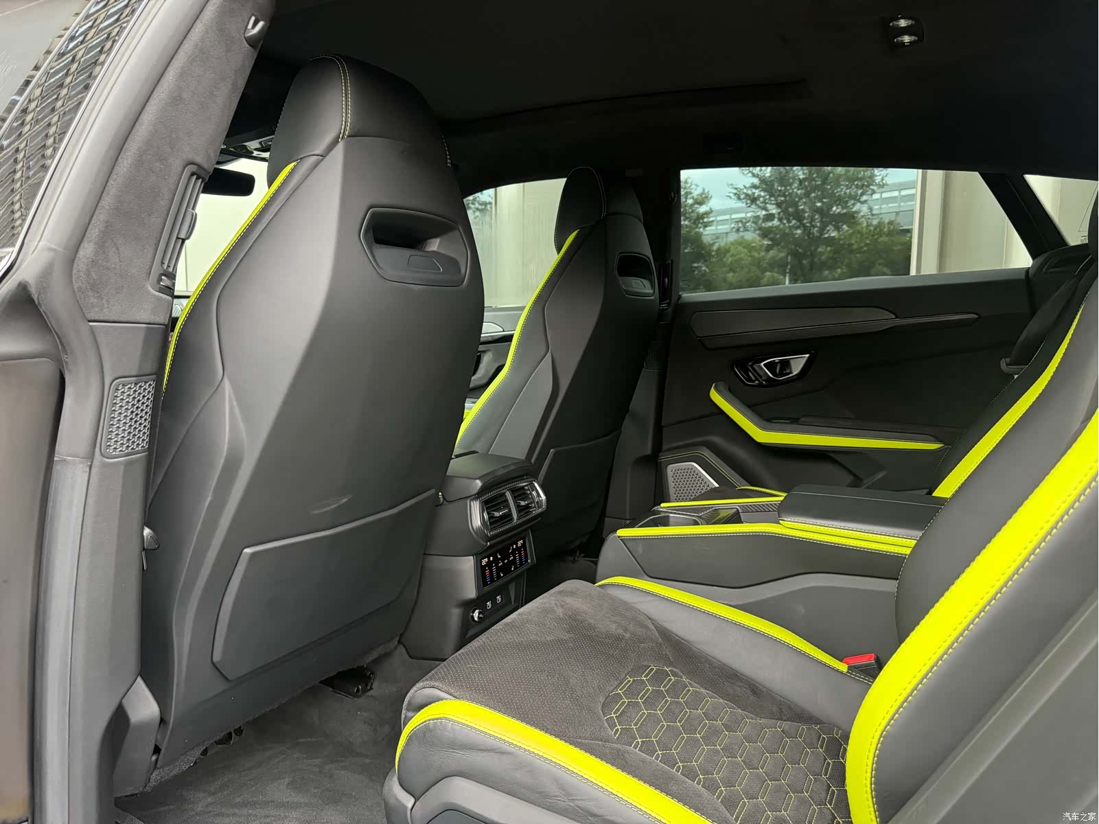 Lamborghini Urus, 2022 17