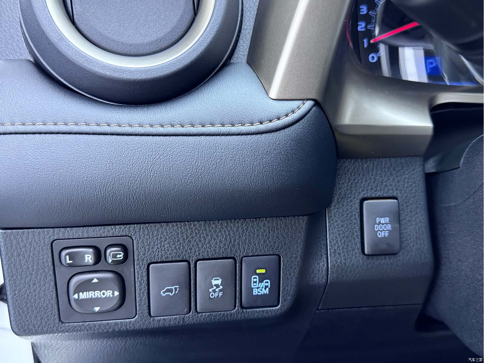 Toyota RAV4, 2015 8