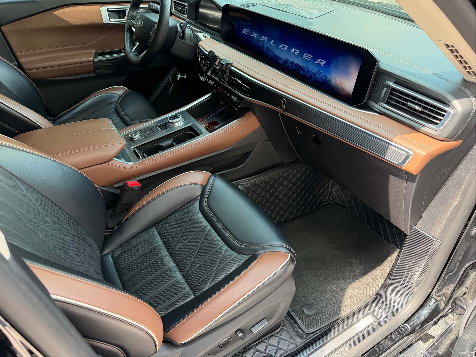 Ford Explorer, 2023 12
