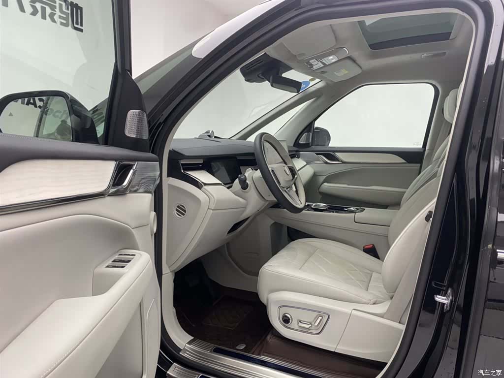 Volvo EM90, 2026 17