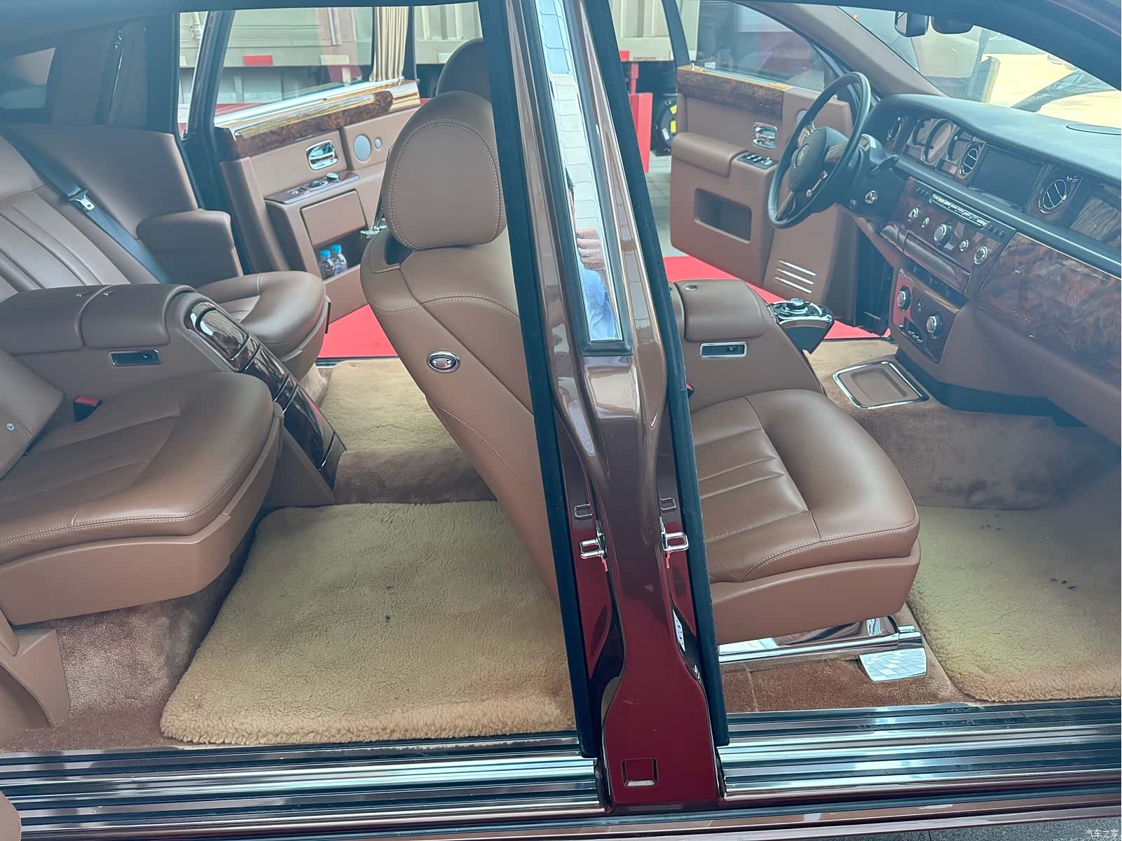 Rolls-Royce Phantom, 2016 8