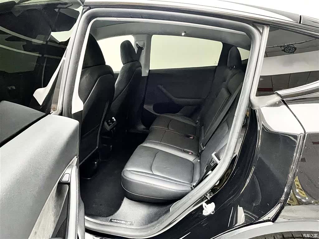 Tesla Model Y, 2023 10