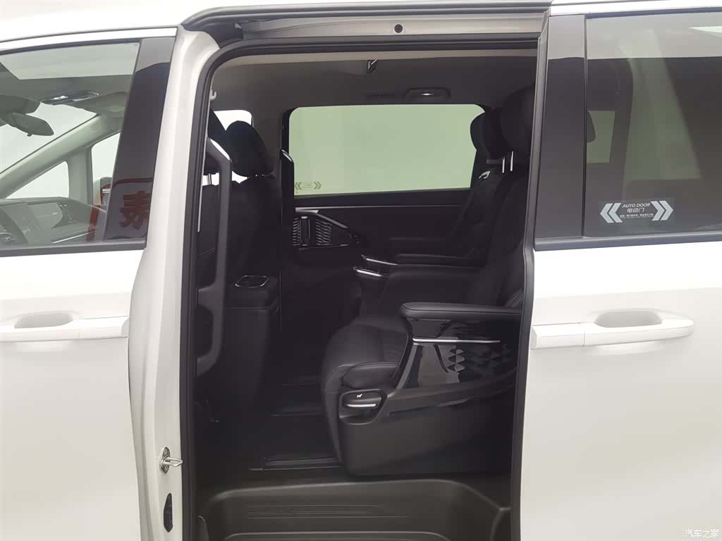 Trumpchi E9, 2025 15