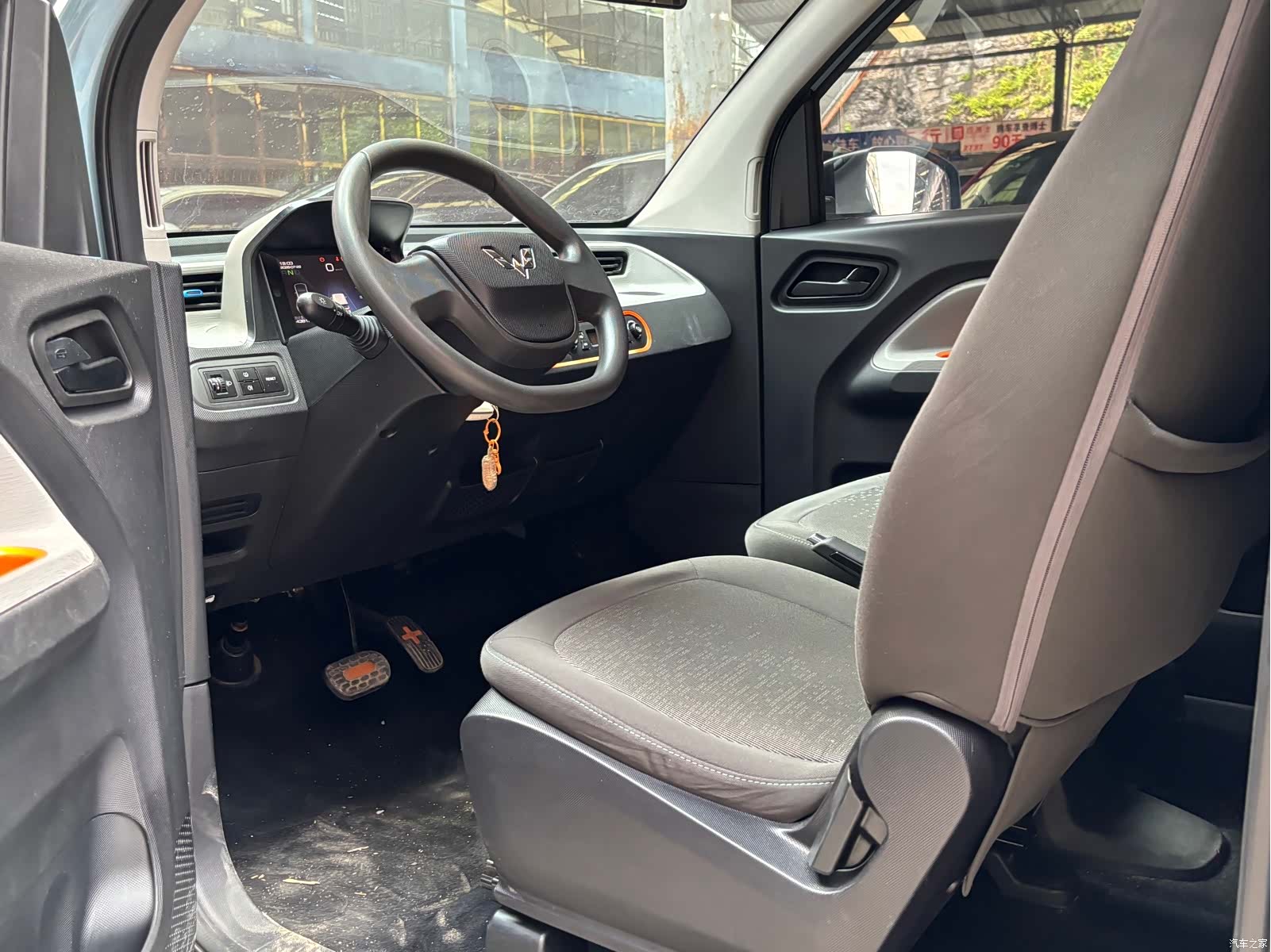 Wuling MINIEV, 2021 все фото