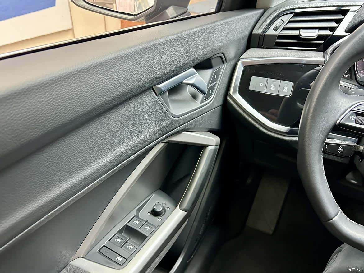 Audi Q3, 2023 16