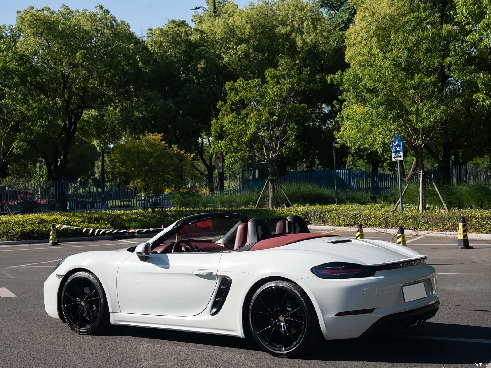 Porsche Boxster, 2021 все фото