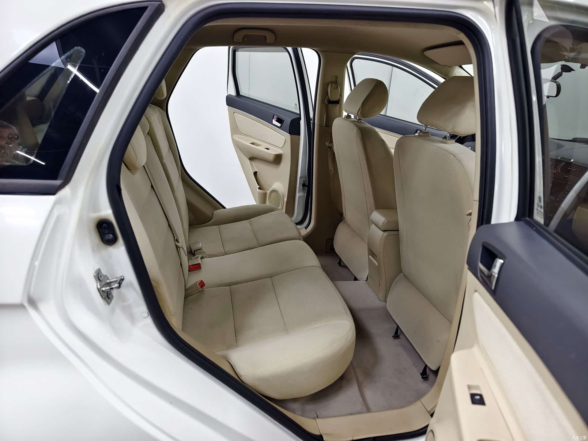 BAIC E Series, 2015 15