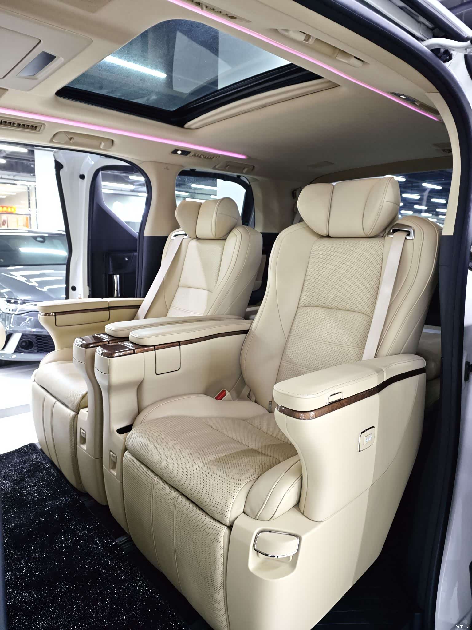 Toyota Alphard, 2015 7