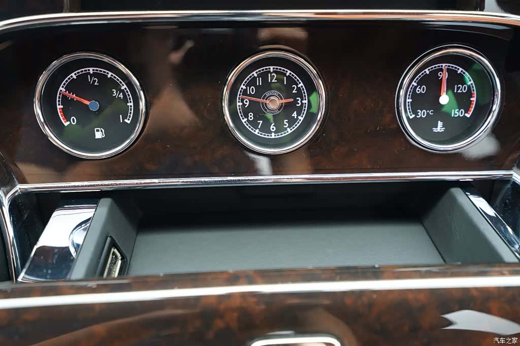Bentley Mulsanne, 2016 9