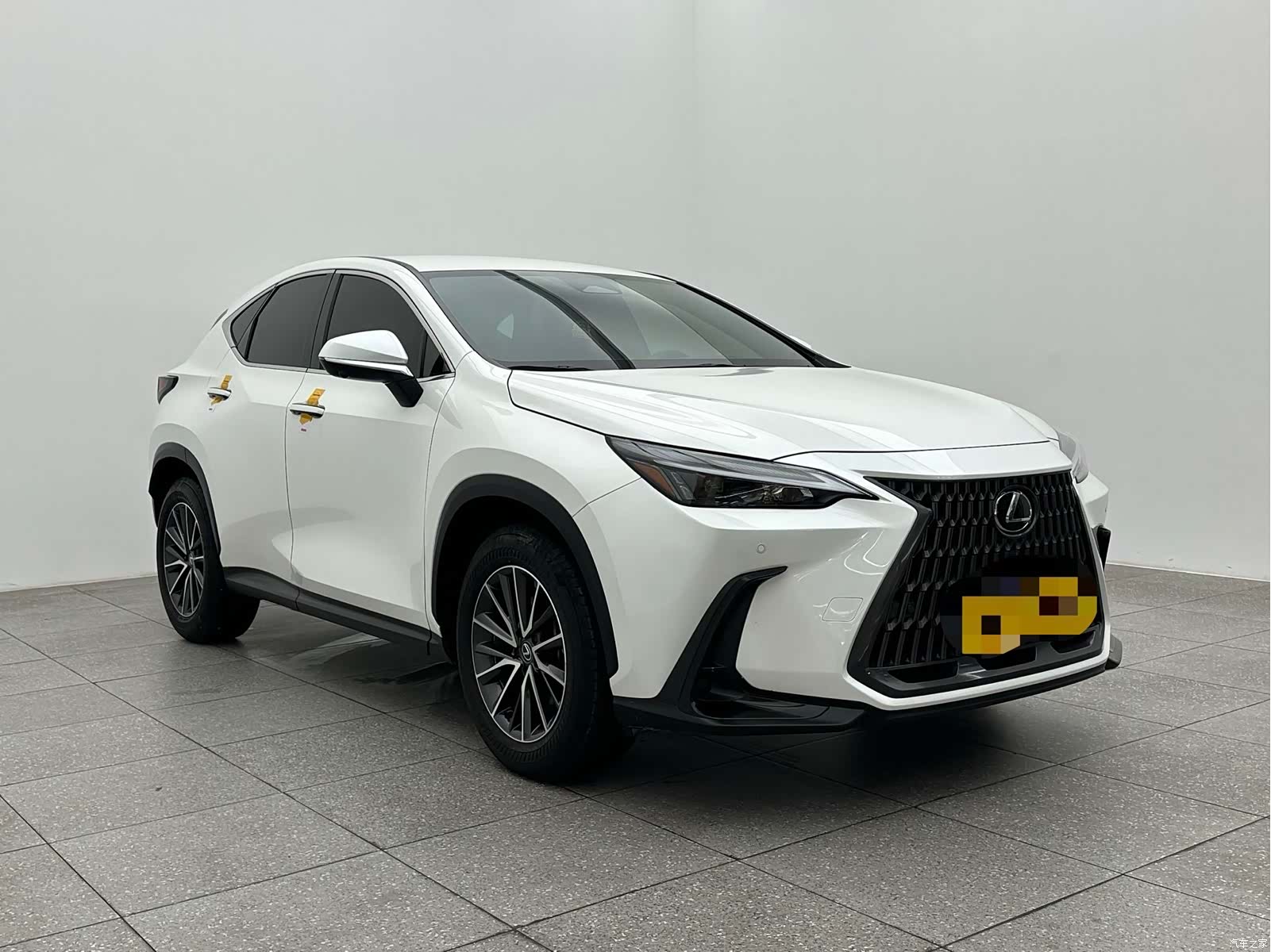 Lexus NX, 2023 3