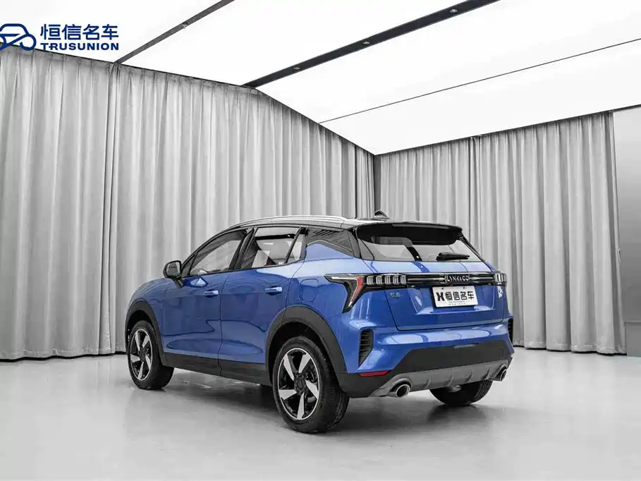 Lynk & Co 06