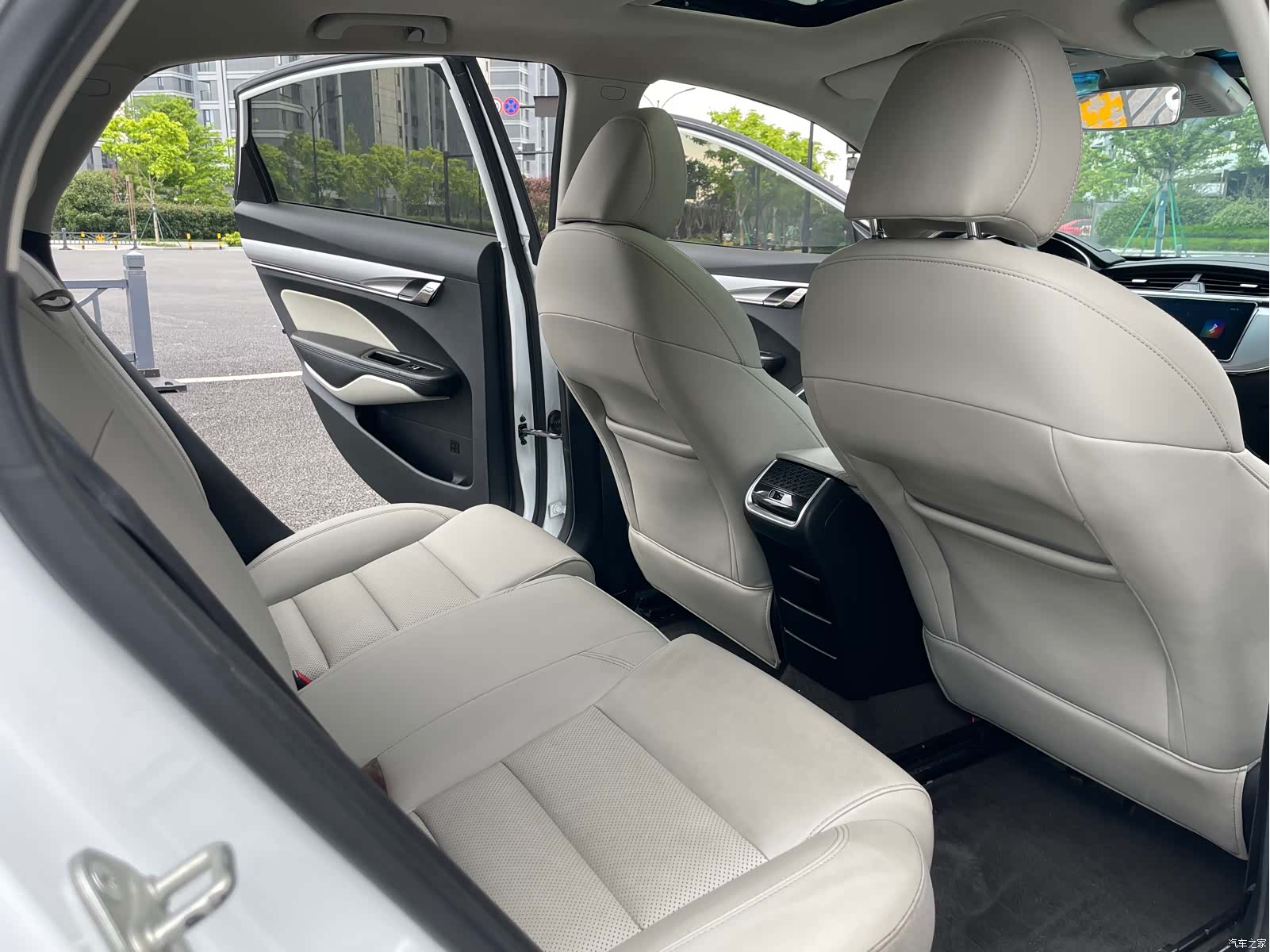 Geely Binray, 2019 9