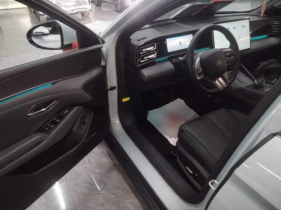 BYD Qin L BYD Qin L