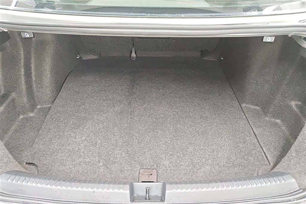 Volkswagen Sagitar, 2014 4