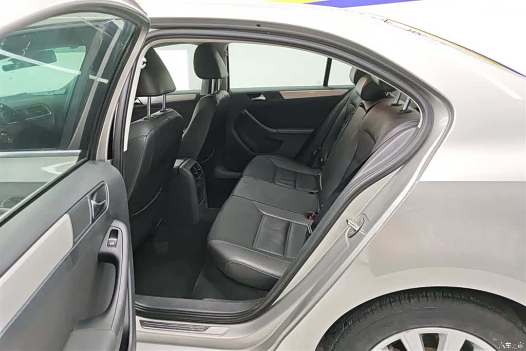Volkswagen Sagitar, 2014 11