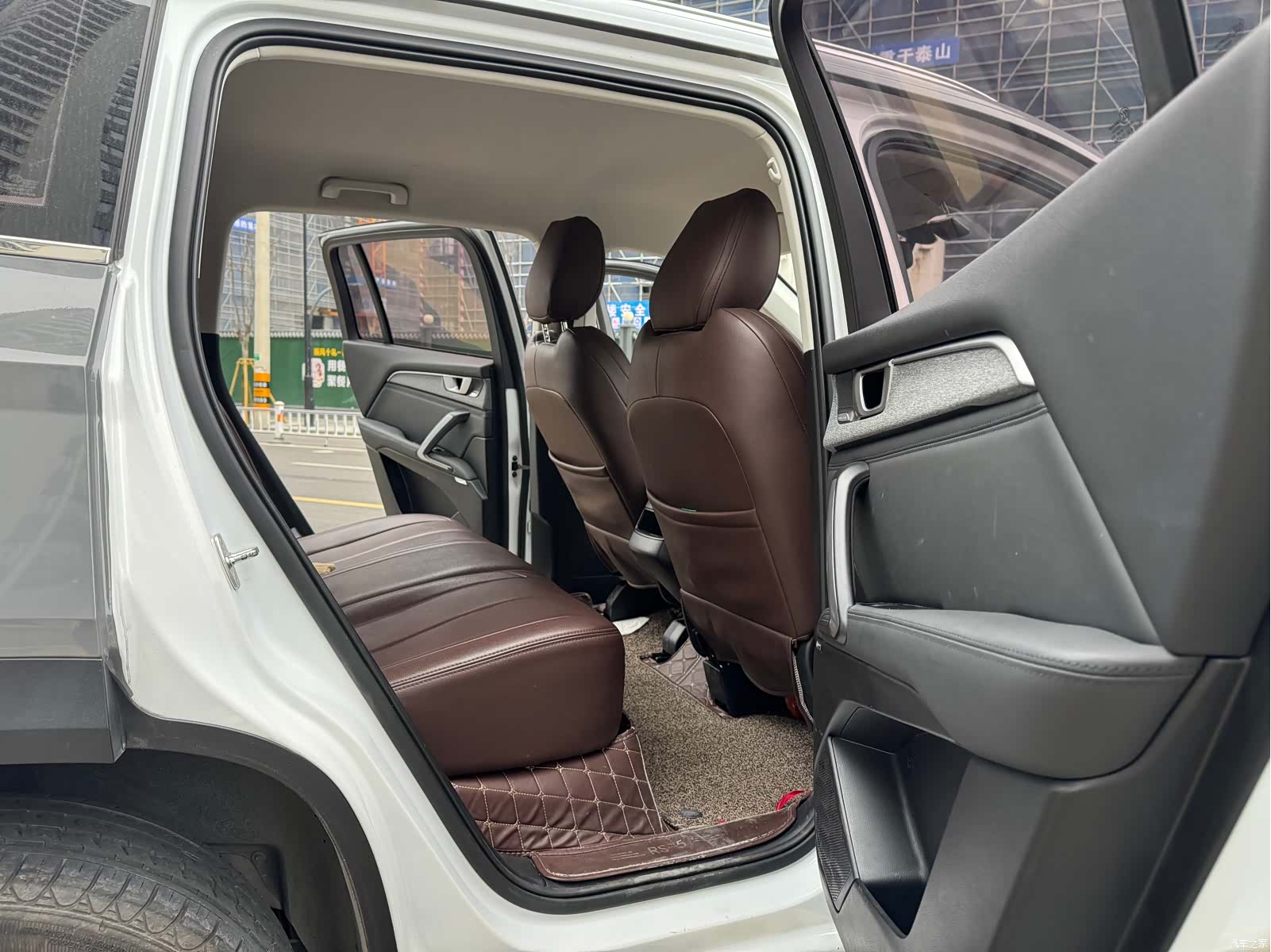 Wuling RS-5, 2020 13