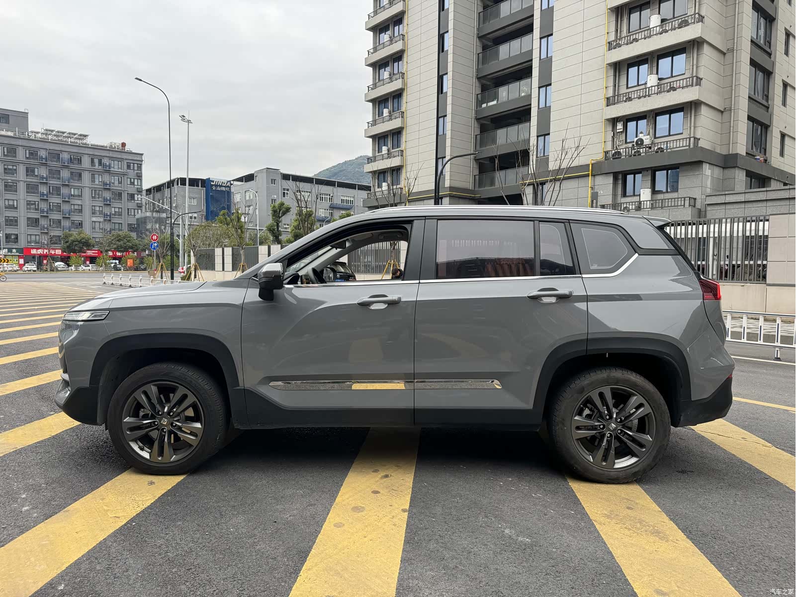 Wuling RS-5, 2020 4
