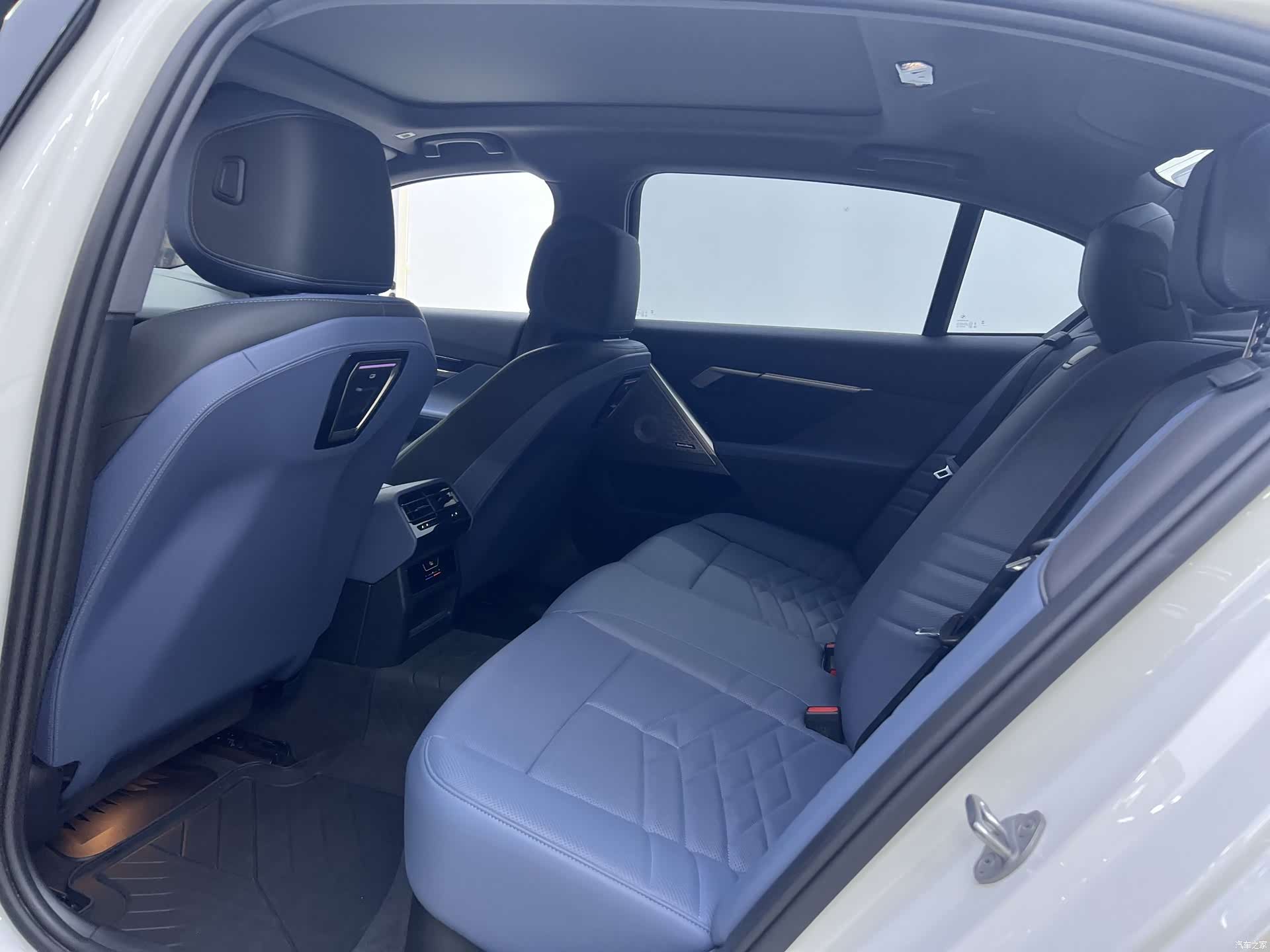 BMW i5, 2024 11