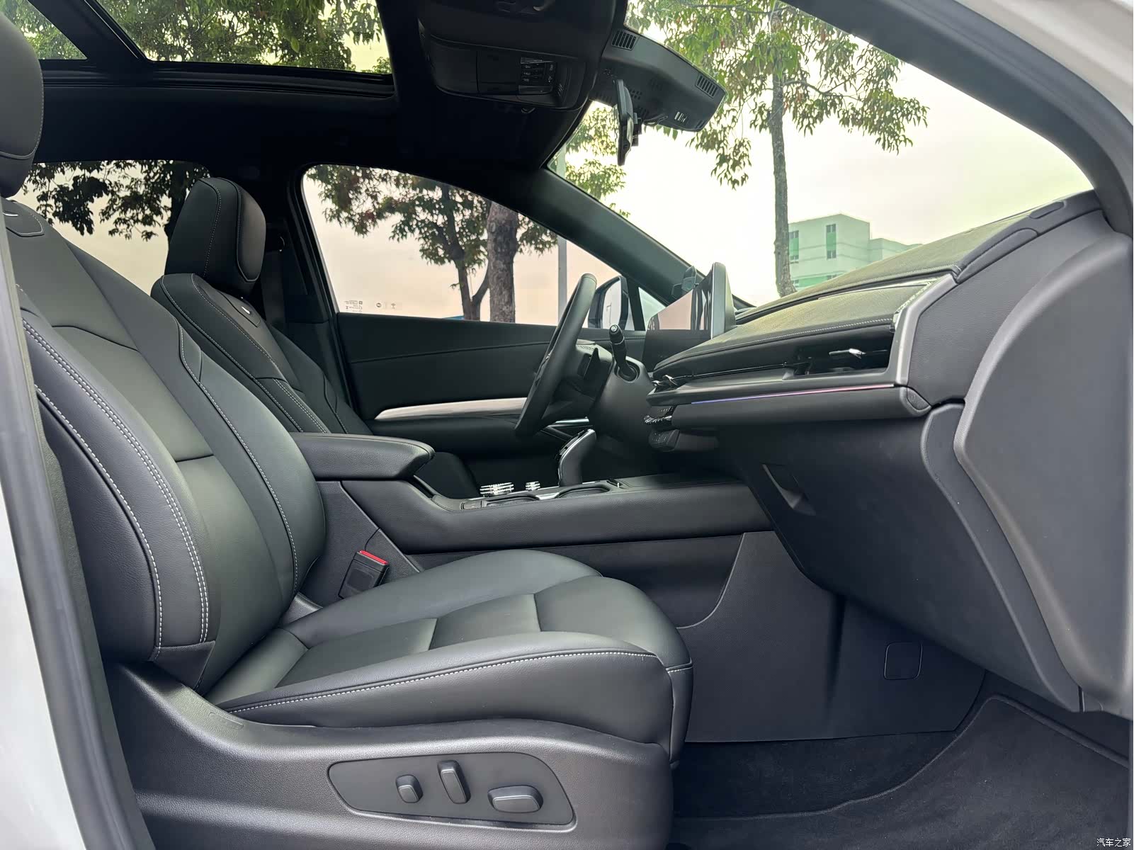 Cadillac XT4, 2025 12