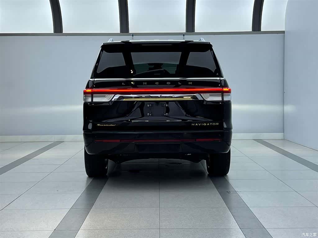 Lincoln Navigator, 2023 4