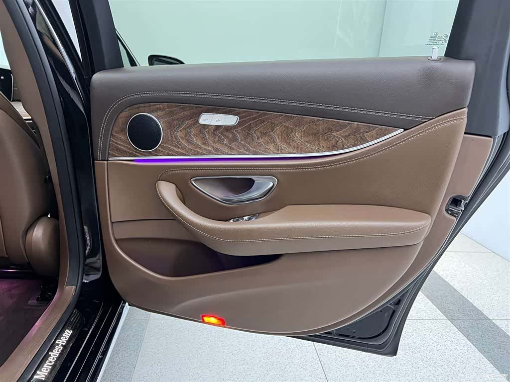 Mercedes-Benz E-Class, 2023 25