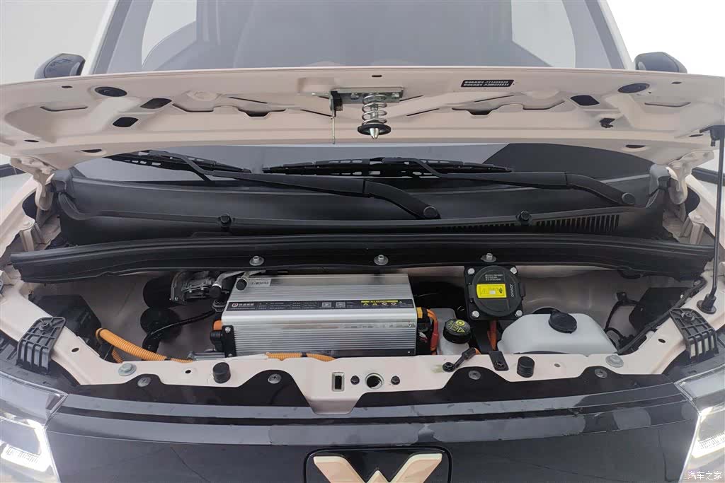Wuling MINIEV, 2021 10