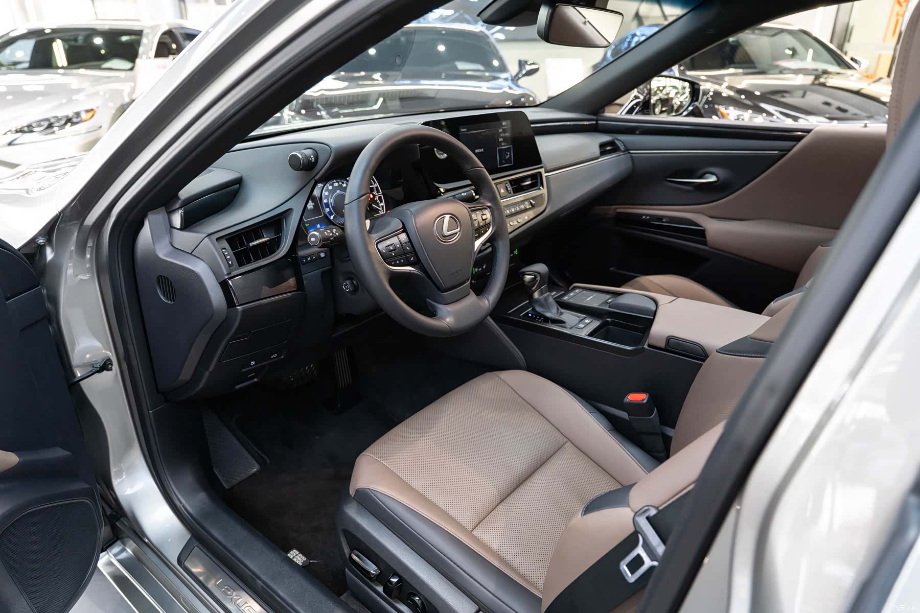 Lexus ES, 2022 9