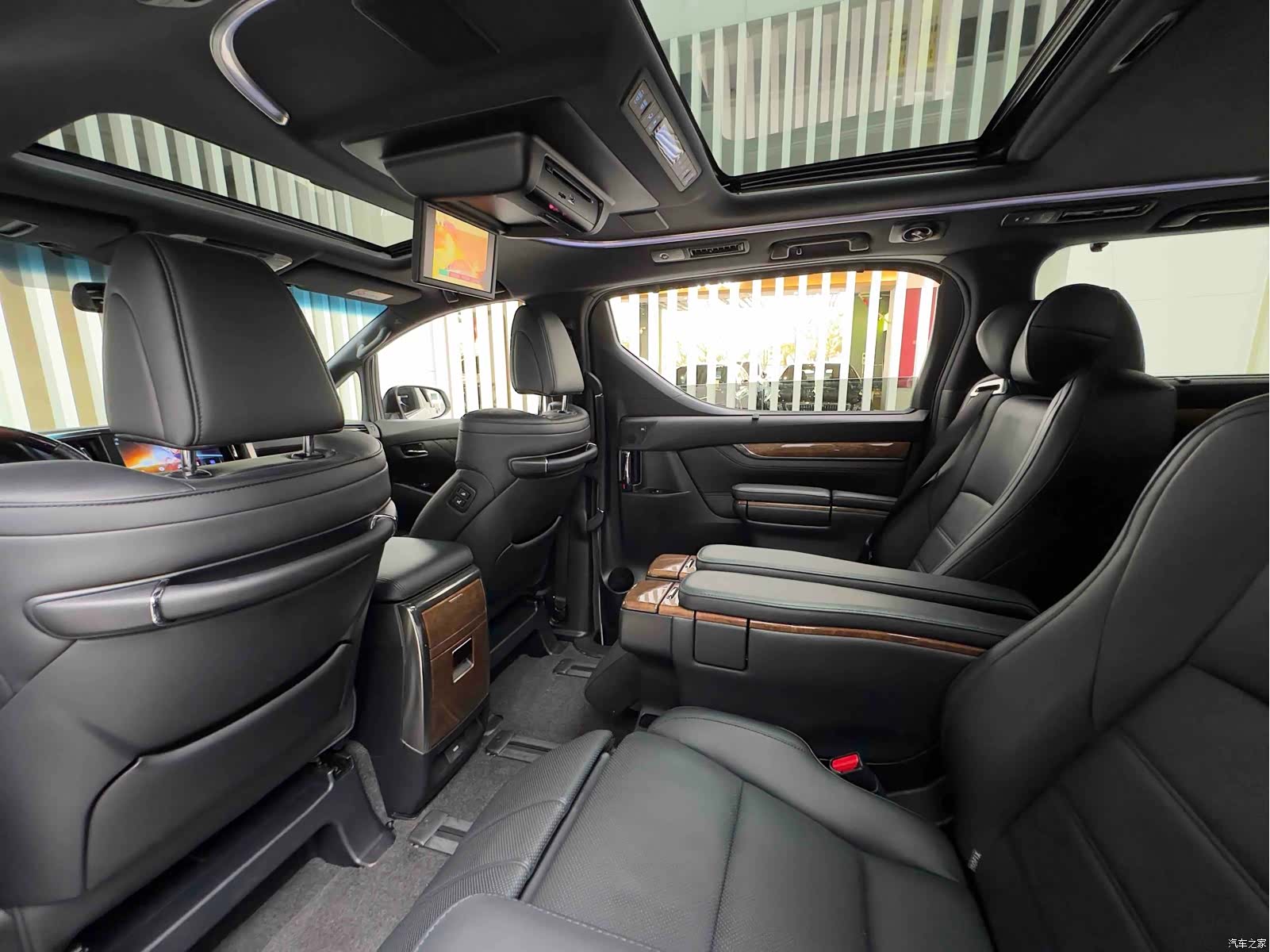 Toyota Alphard, 2020 25