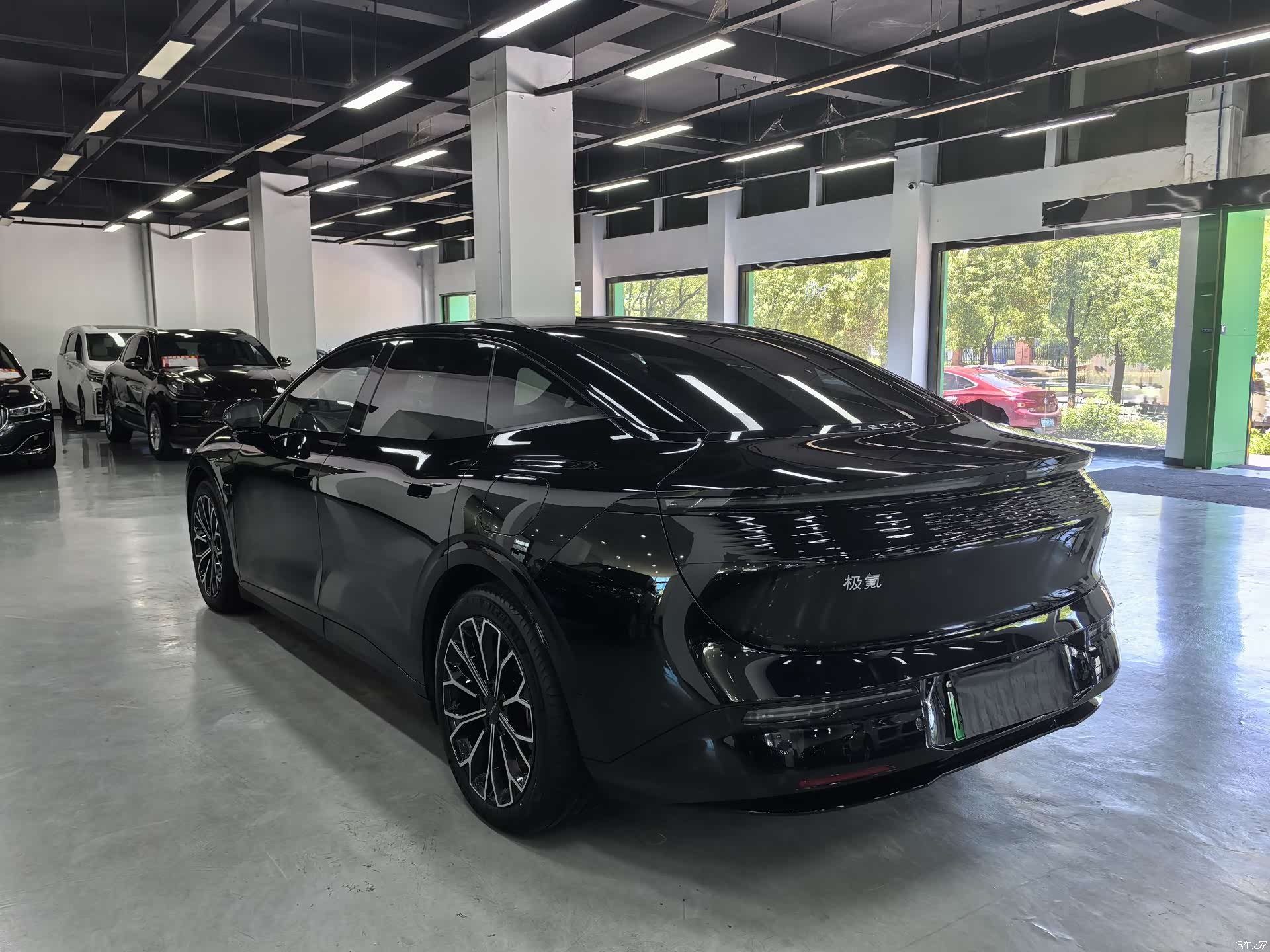 Zeekr 007, 2024 7