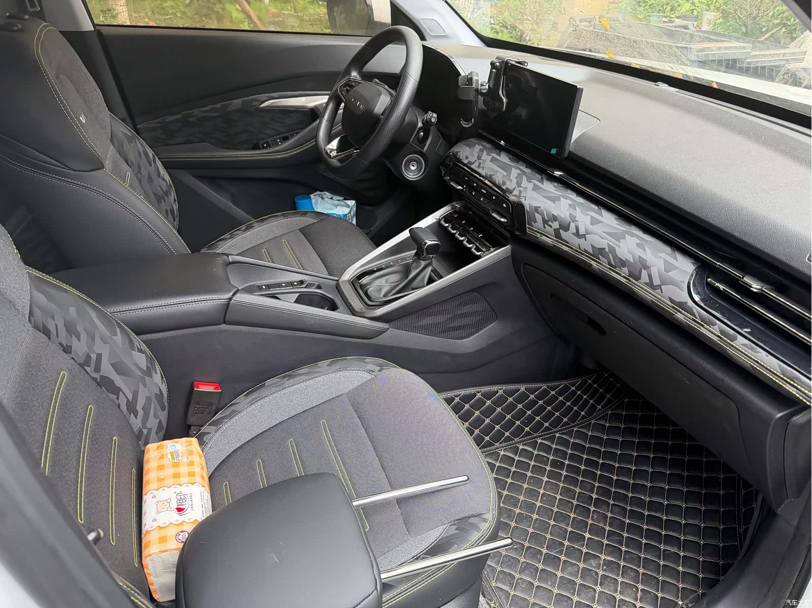 Wuling RS-3, 2021 10