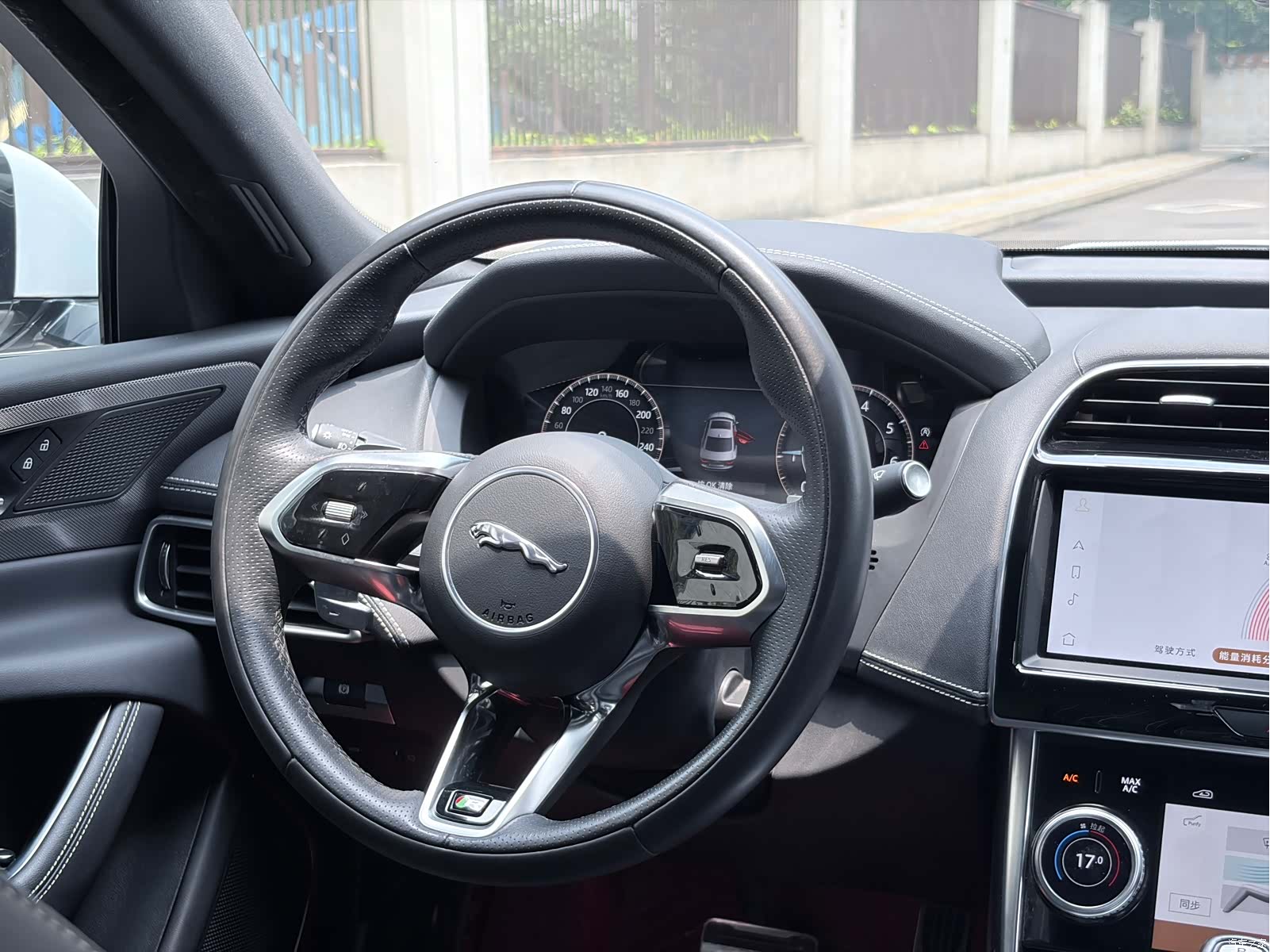 Land Rover XEL, 2023 13