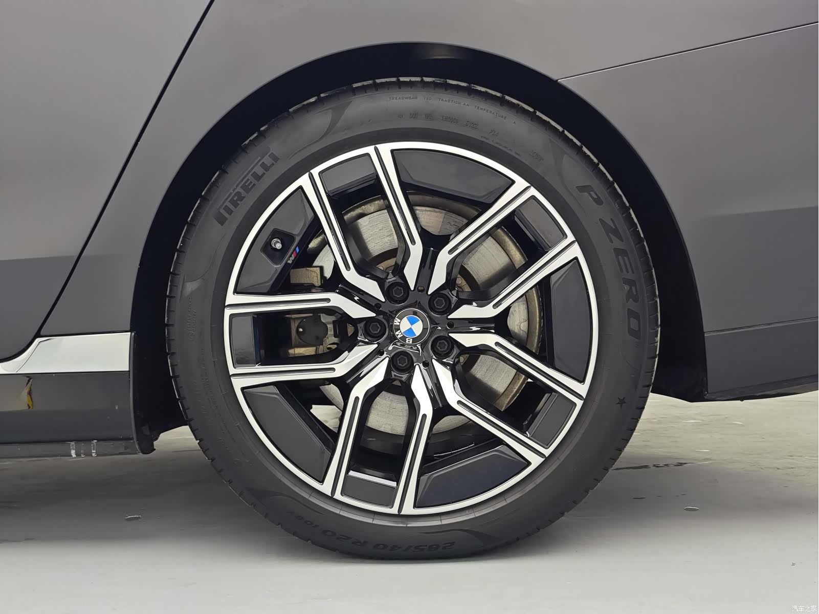 BMW i7, 2023 12