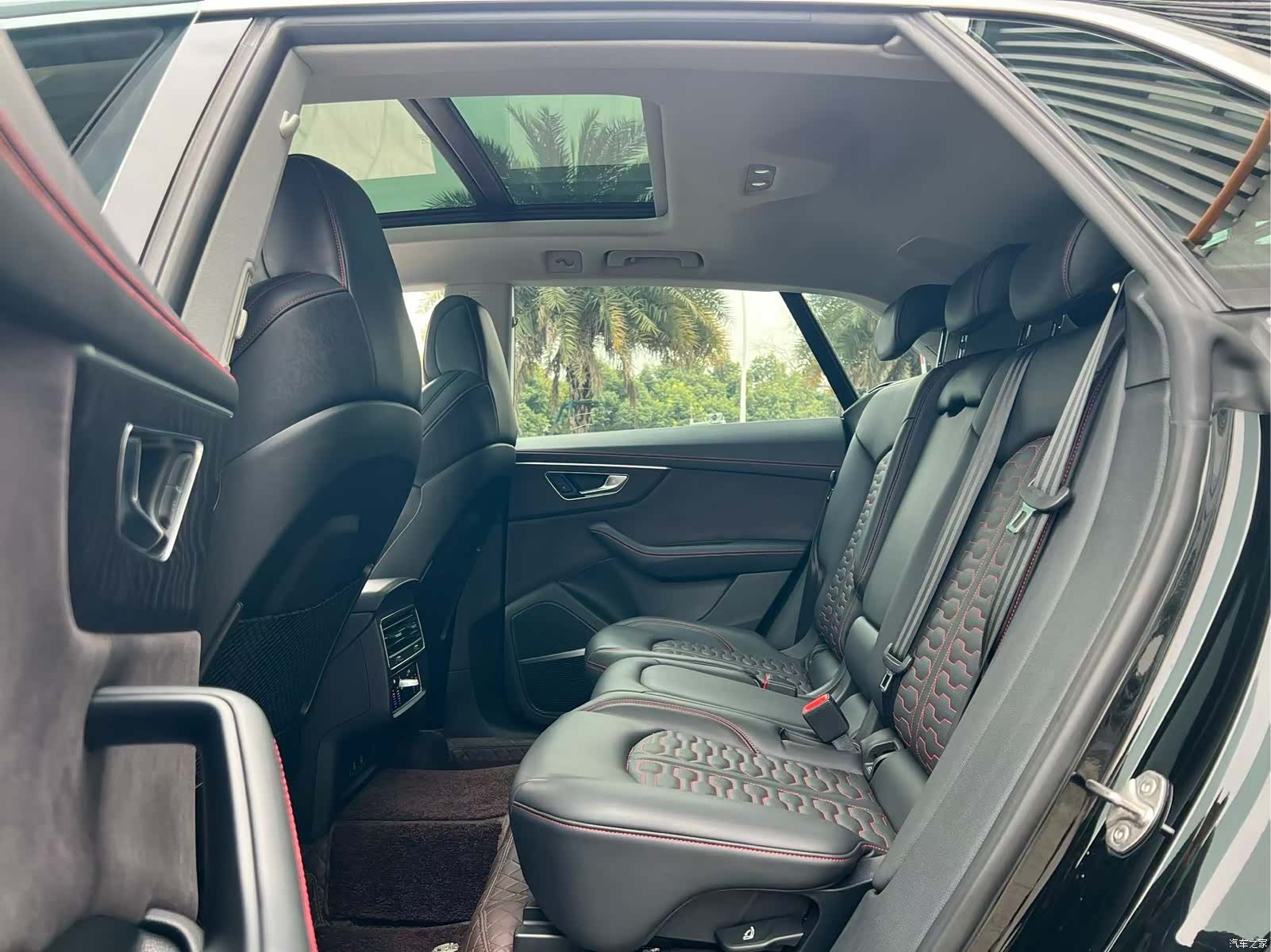 Audi Q8, 2022 4