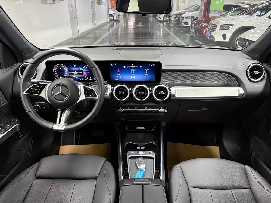 Mercedes-Benz GLB 2024, фото 10