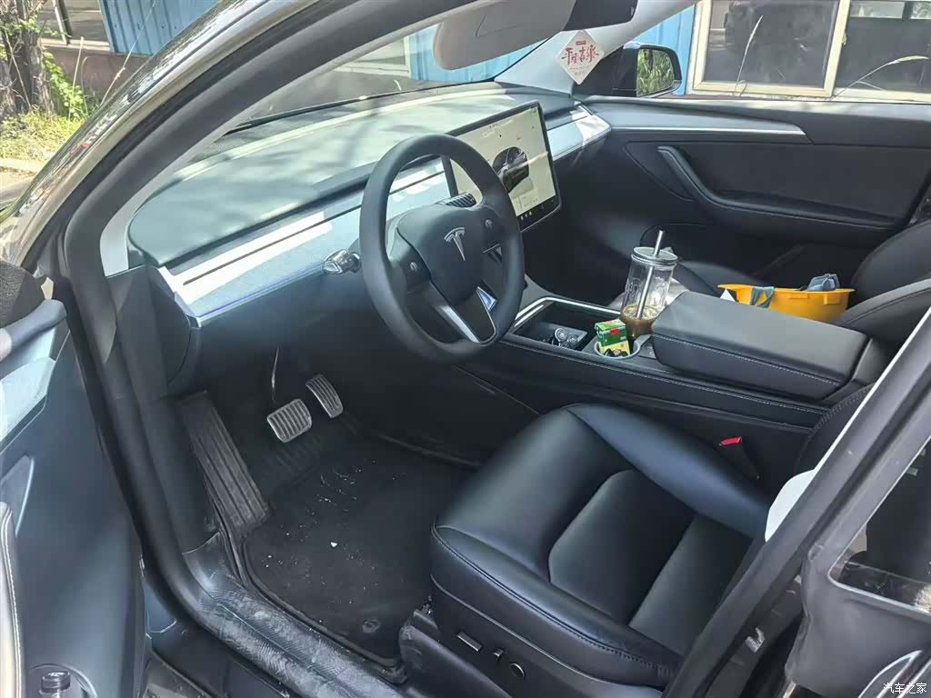 Tesla Model Y, 2024 4