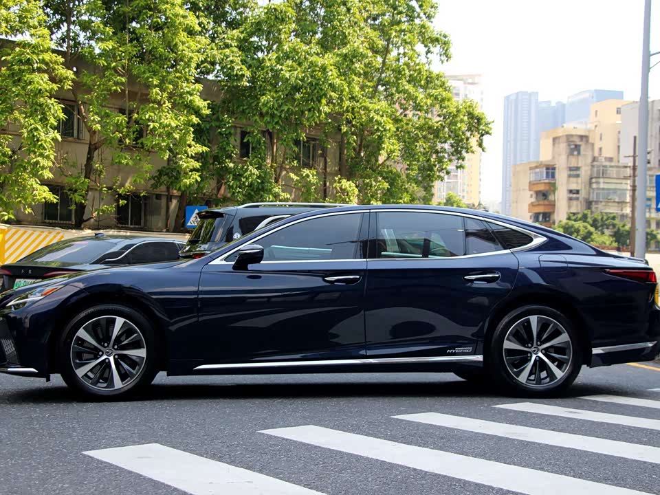 Lexus LS