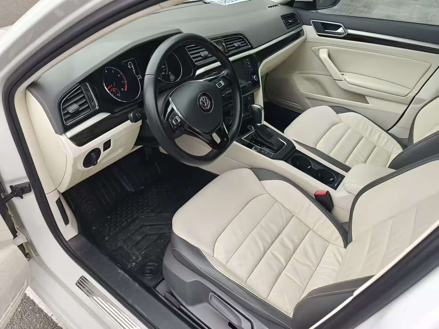 Volkswagen Lamando, 2015 8
