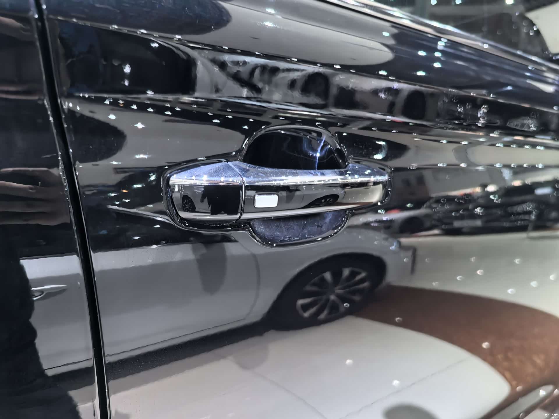 Roewe RX8, 2021 15