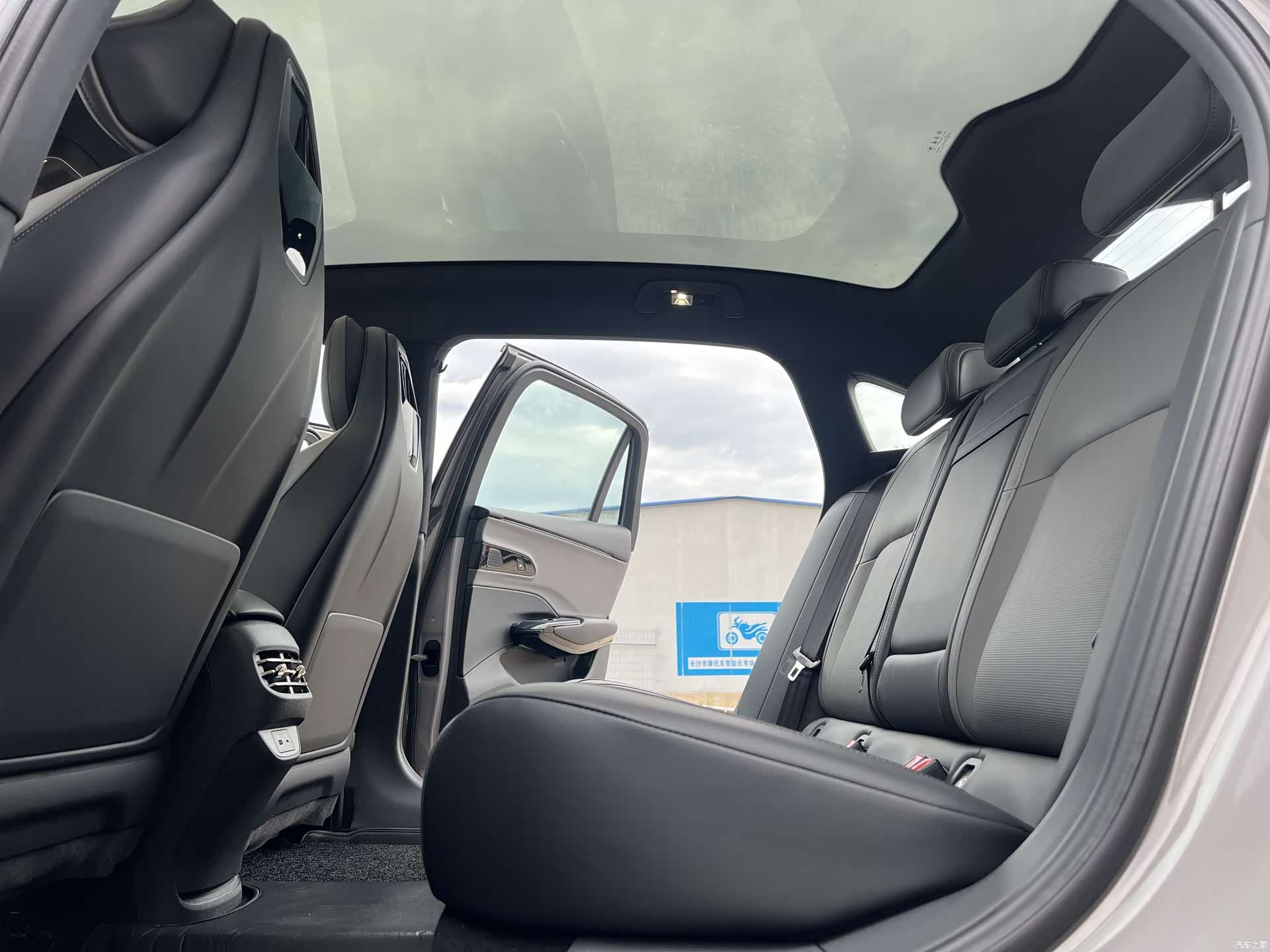 Hongqi H7, 2025 6