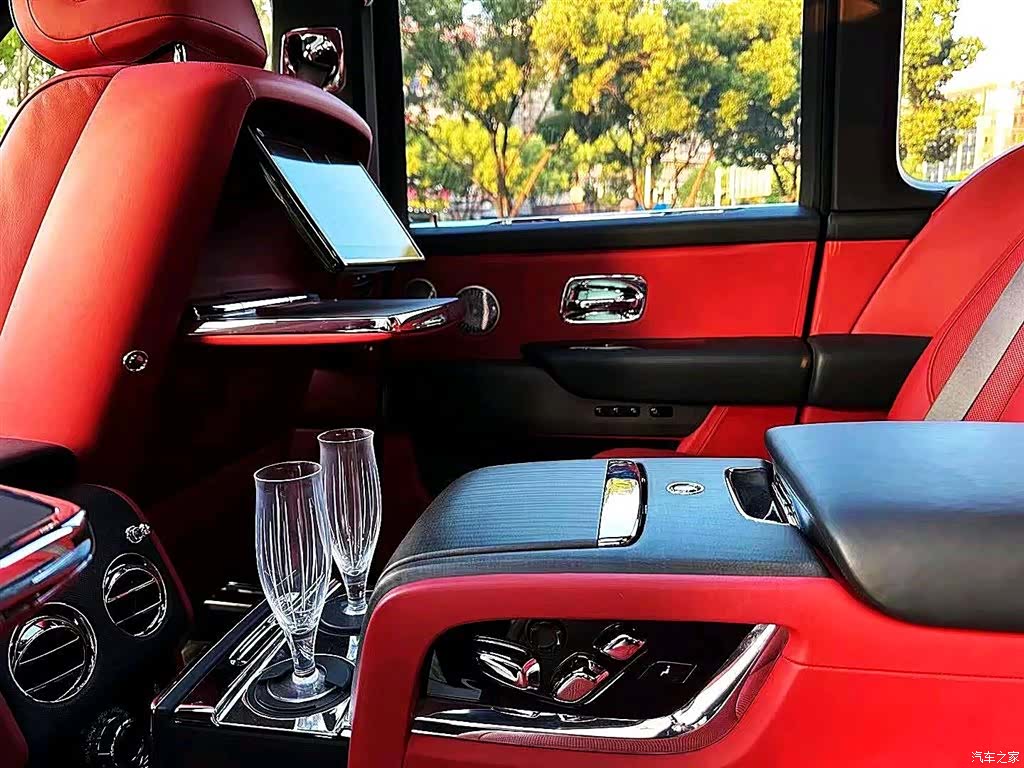 Rolls-Royce Cullinan, 2020 3