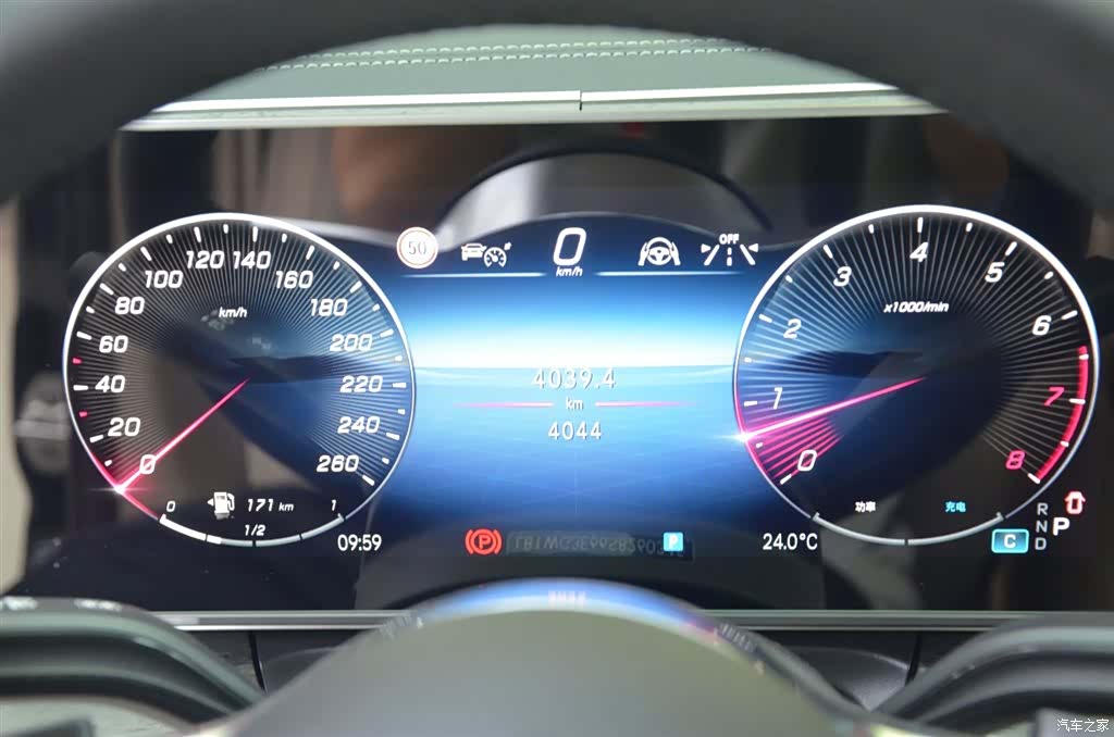 Mercedes-Benz V-Class, 2026 7